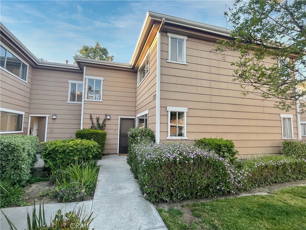 Property Photo:  620 W Lambert Road 8  CA 90631 