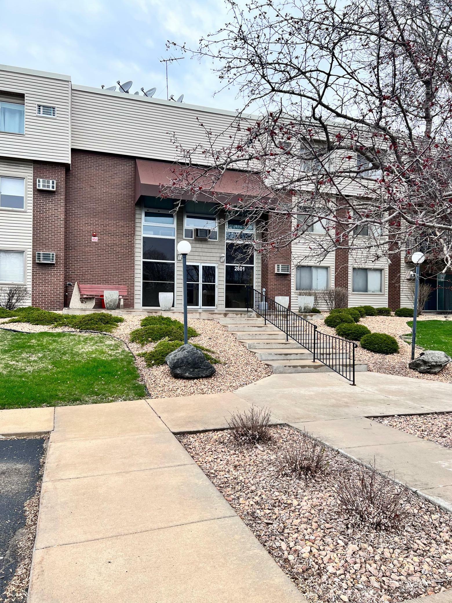 Property Photo: 2801 Flag Avenue N 121 MN 55427