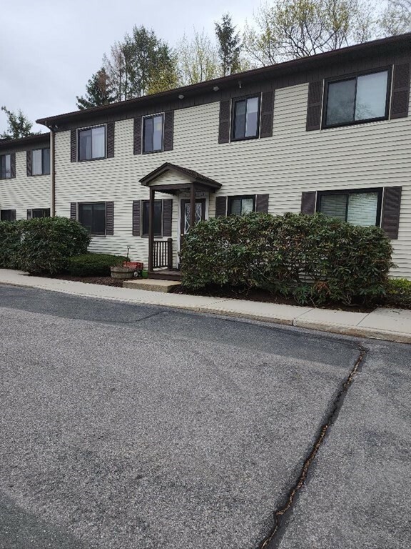 Property Photo: 16 Cleveland Pl 14 MA 01930