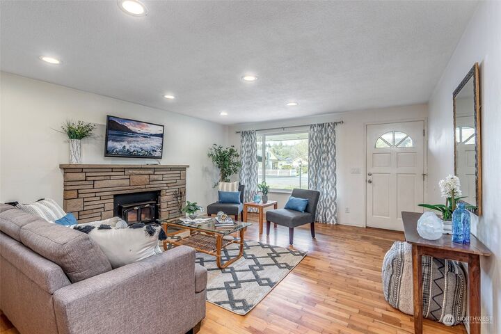 Property Photo:  1027 14th Street SW  WA 98371 