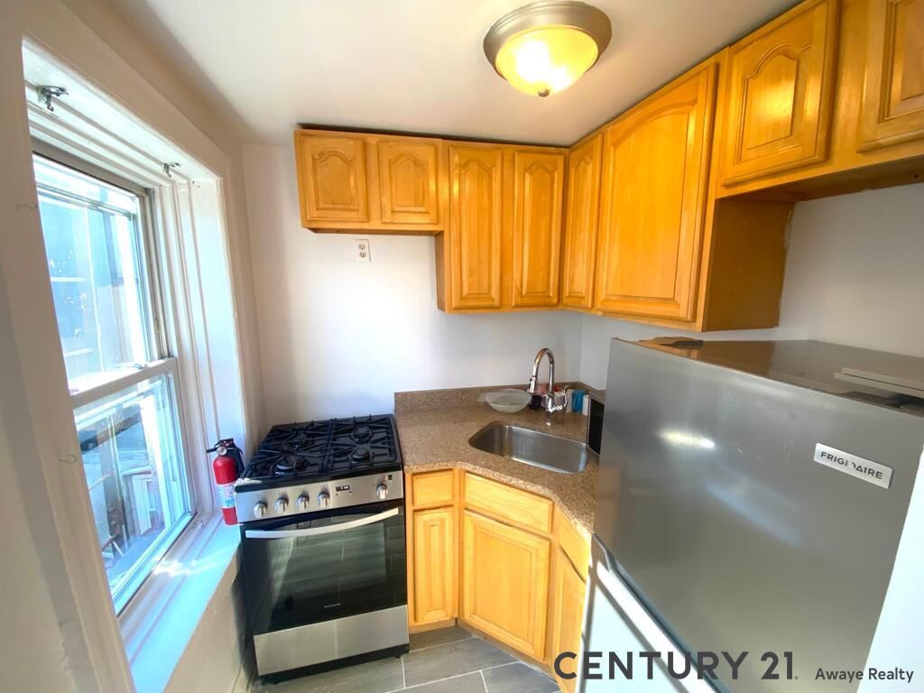 Property Photo: 493 Court Street 3 NY 11231