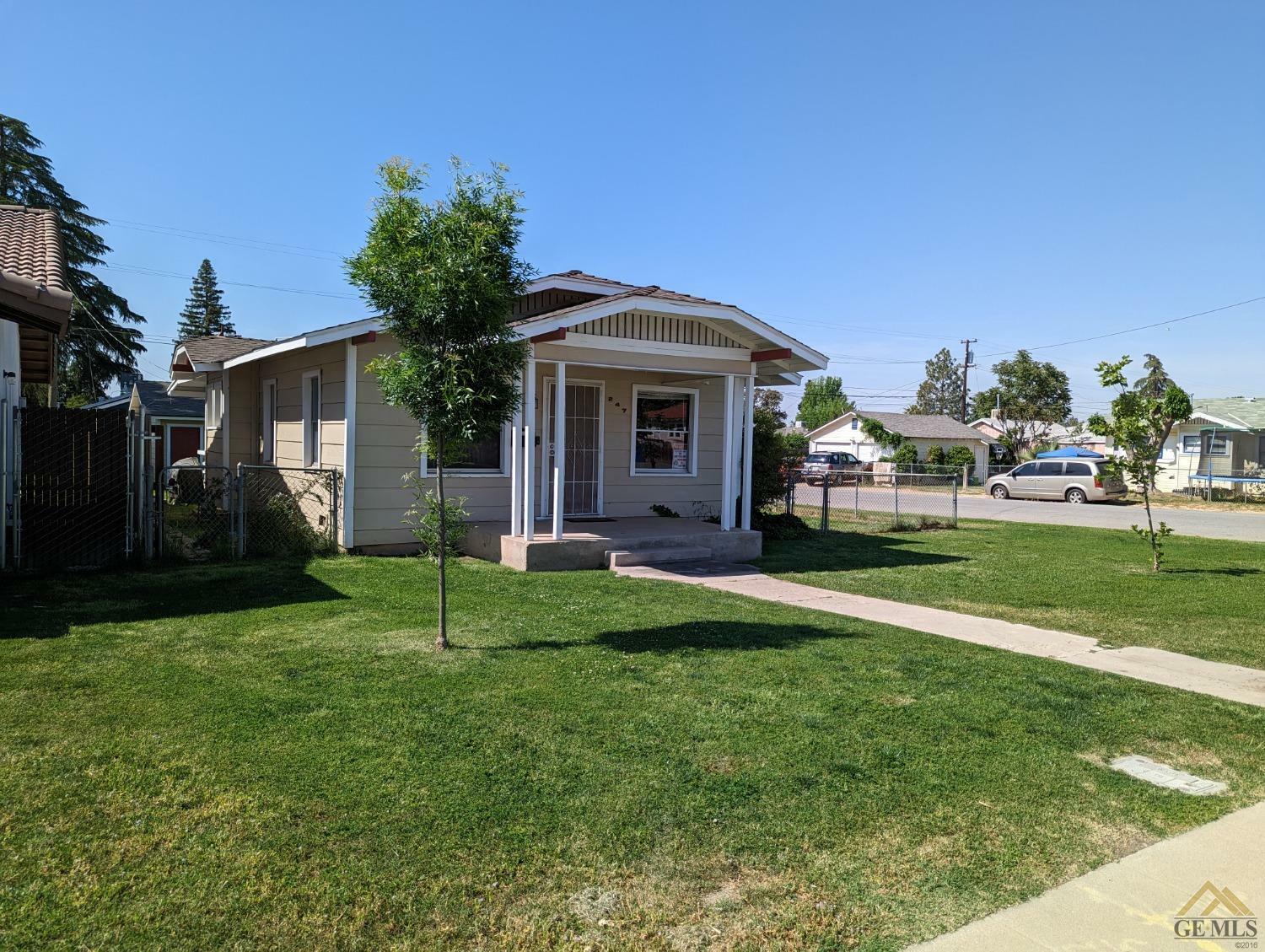 Property Photo: 247 Francis Street CA 93308