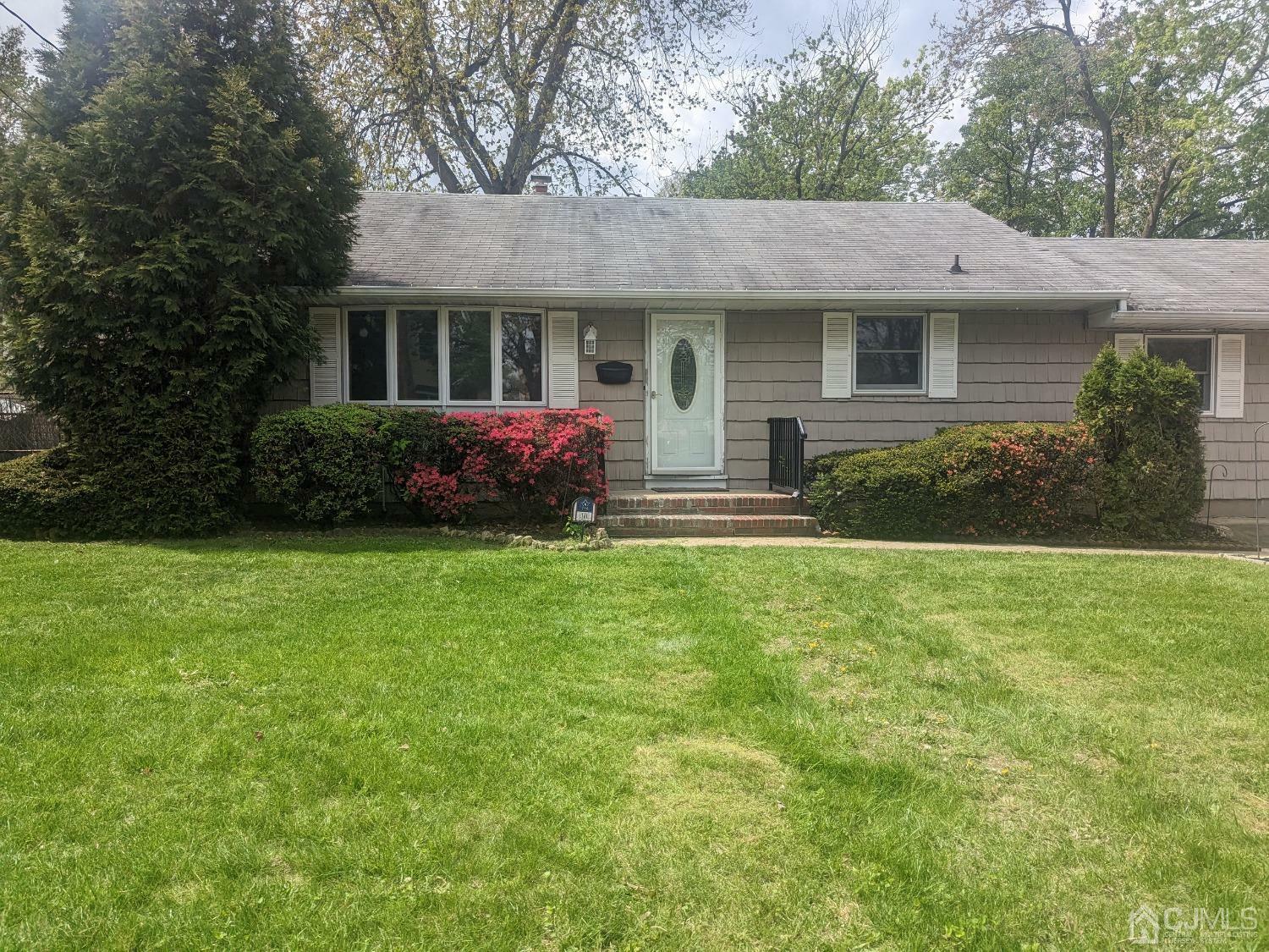 Property Photo:  10 Green Acres Avenue  NJ 08816 