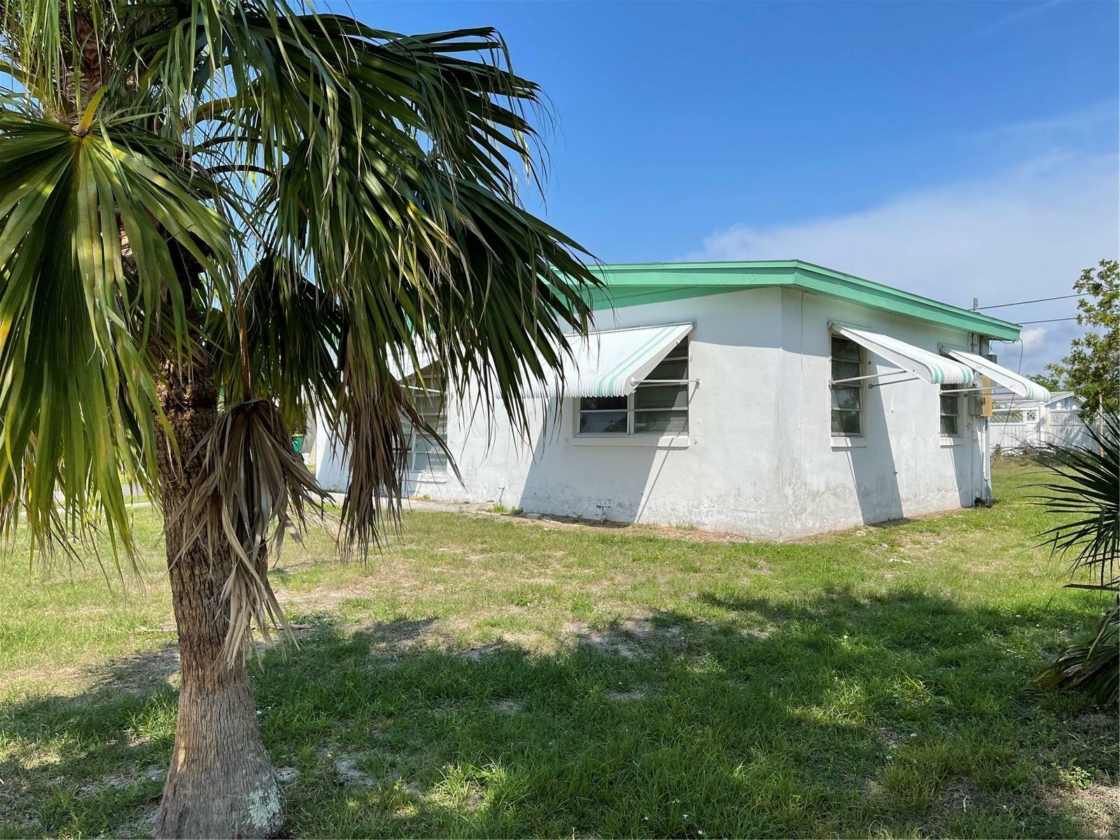 Property Photo:  22200 Beverly Avenue  FL 33952 