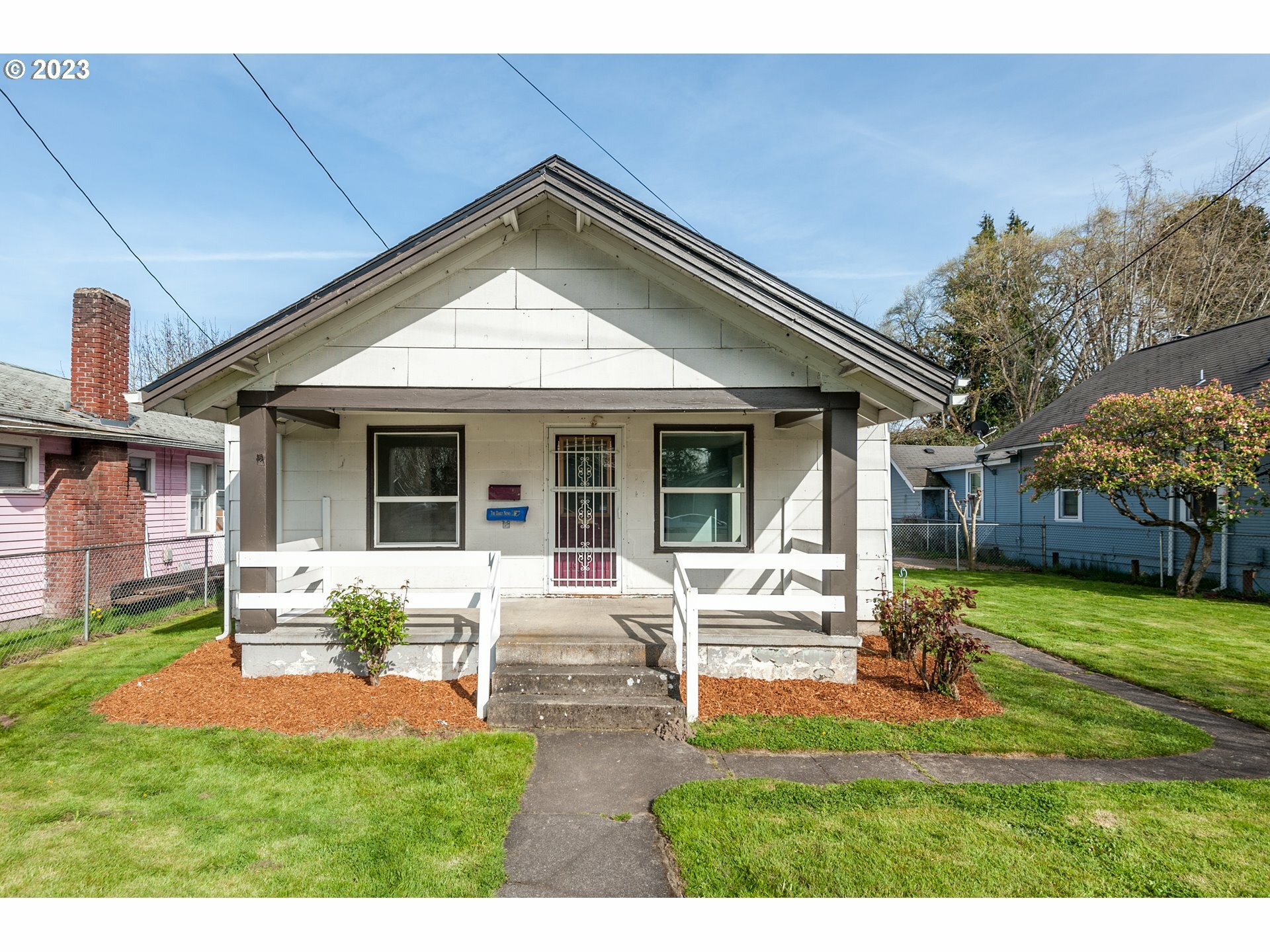 Property Photo:  914 S Pacific Ave  WA 98626 