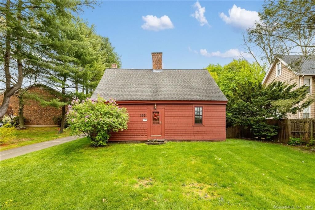 Property Photo:  165 Oakland Street  CT 06042 