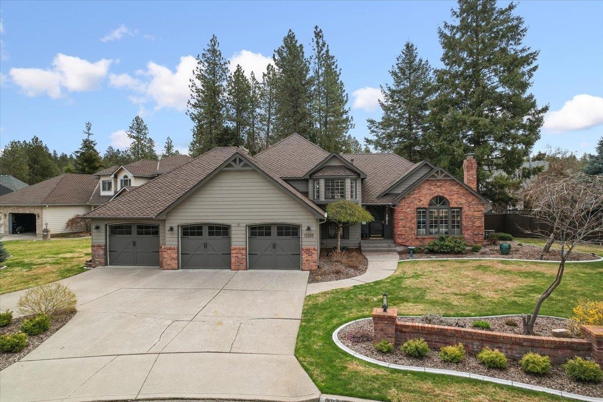 Property Photo: 13208 N Washington Ct WA 99208