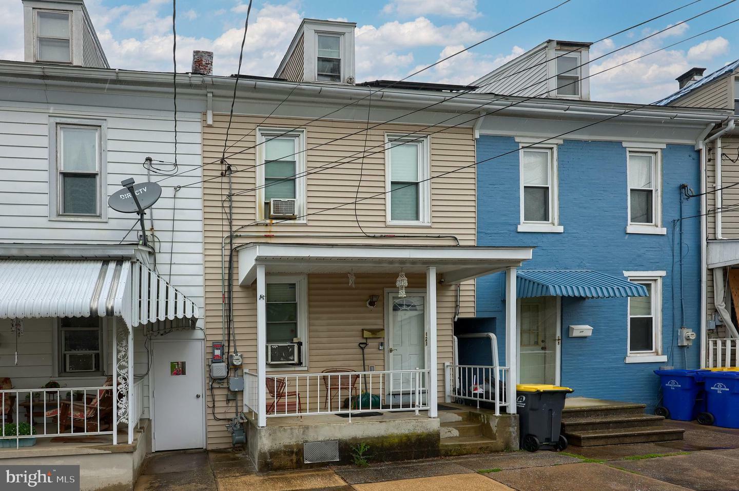 Property Photo:  121 W Franklin Street  PA 19567 