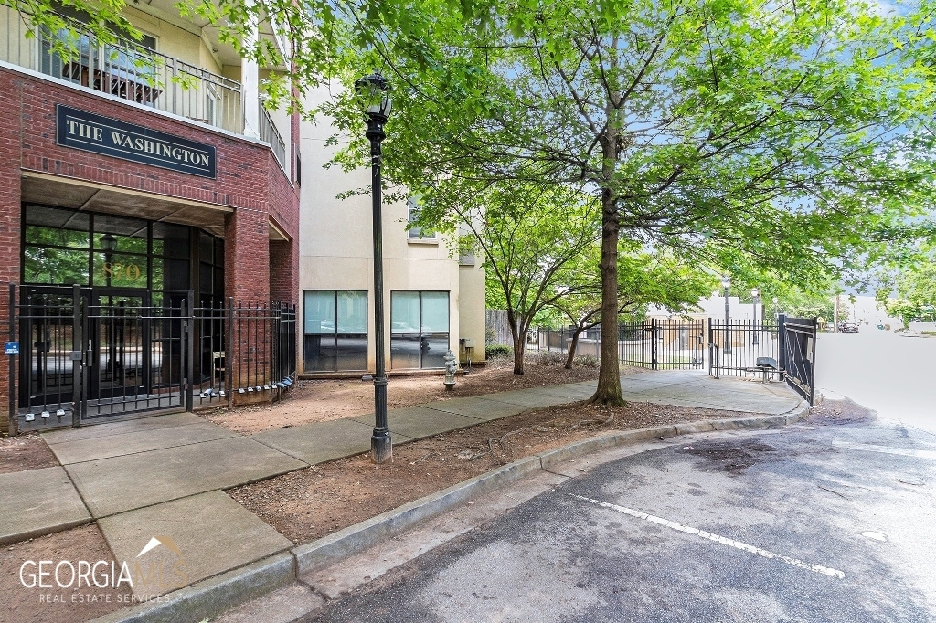 Property Photo: 870 Mayson Turner Road NW 1327 GA 30314