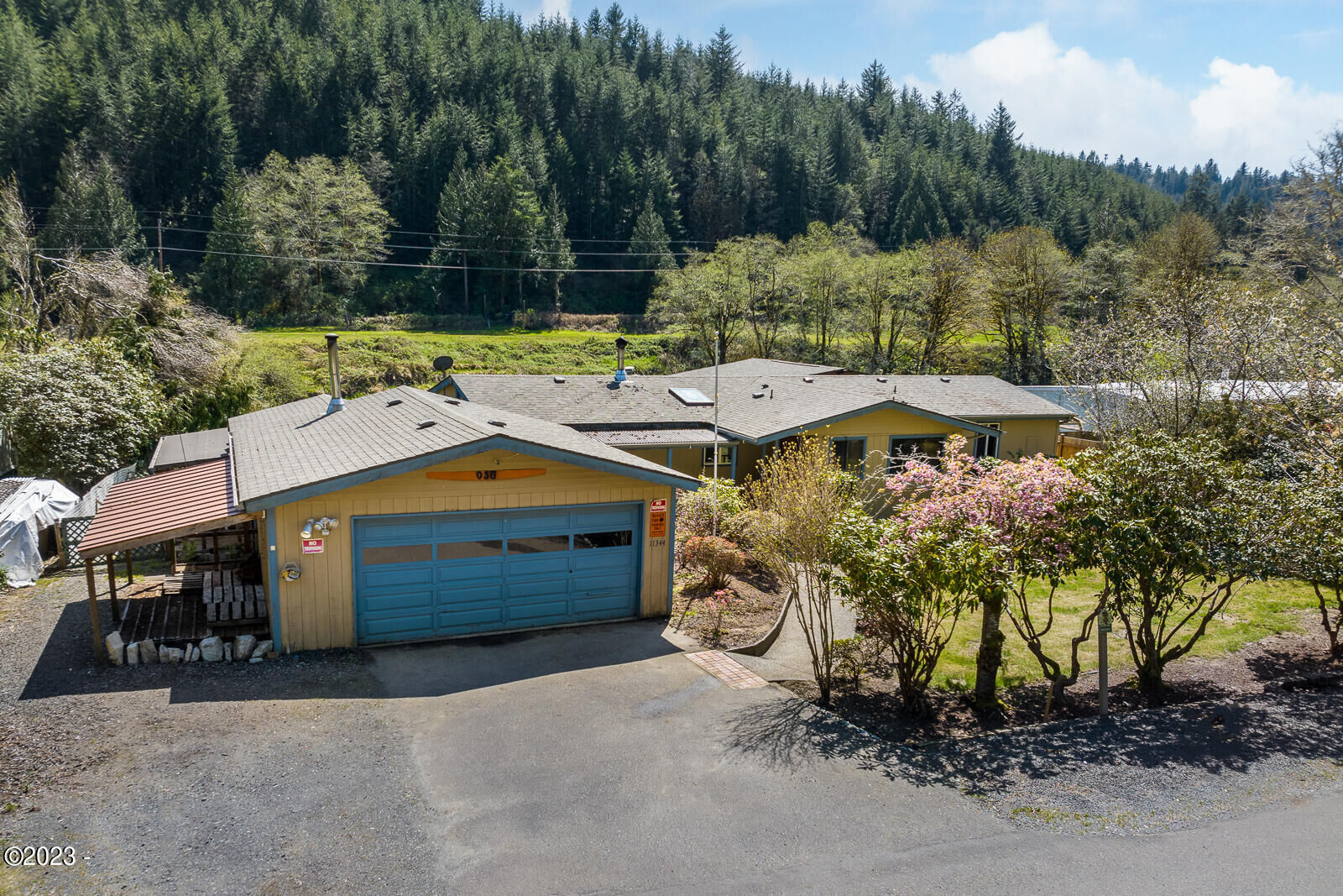 Property Photo:  11344 E Steelhead Place  OR 97390