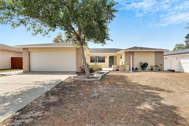 Property Photo:  1913 Derbywood Drive  FL 33510 