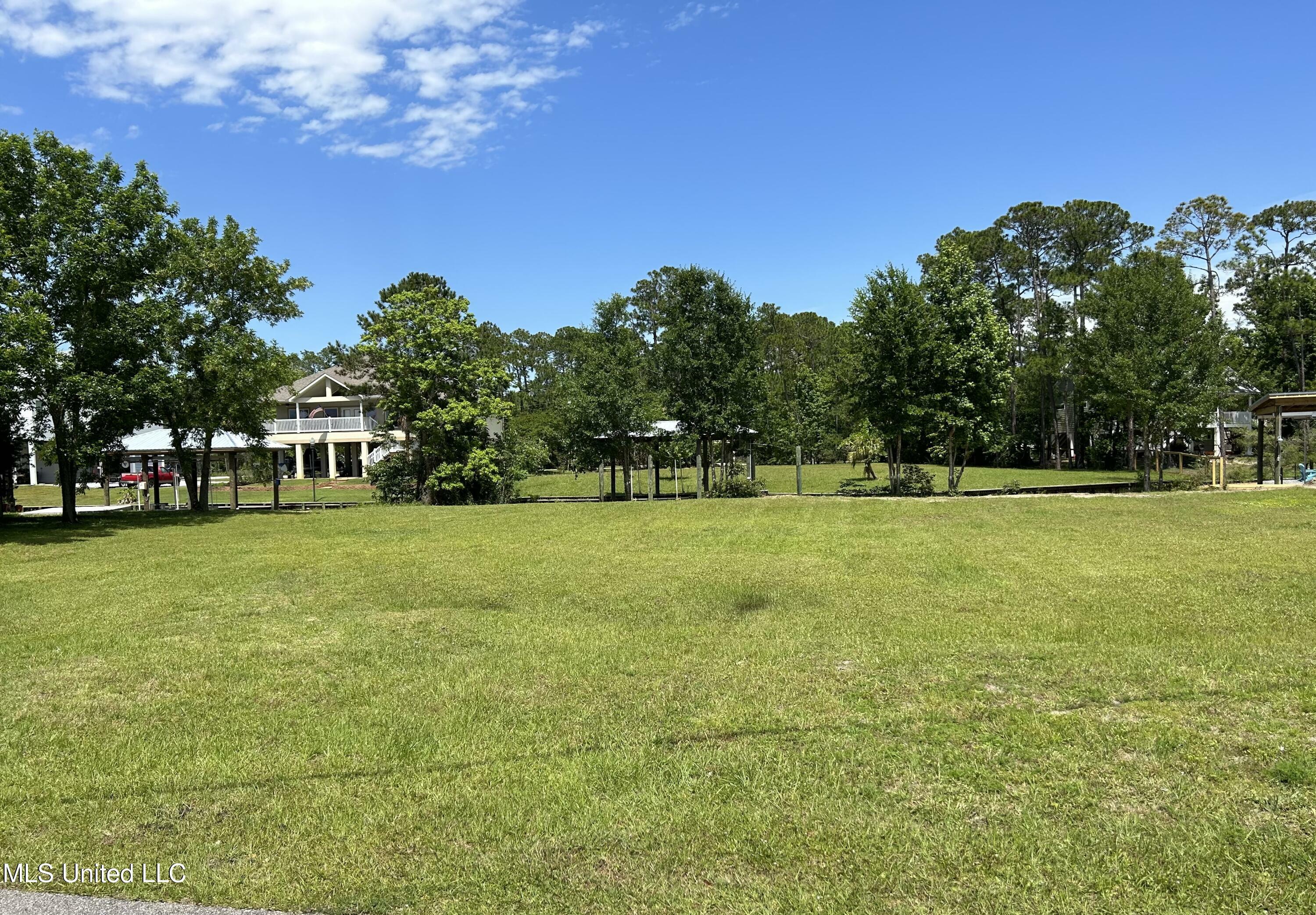 Property Photo:  216 Fernwood Drive  MS 39571 