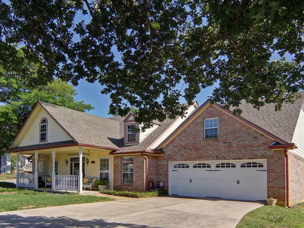 Property Photo:  1616 Briar Drive  TX 76022 