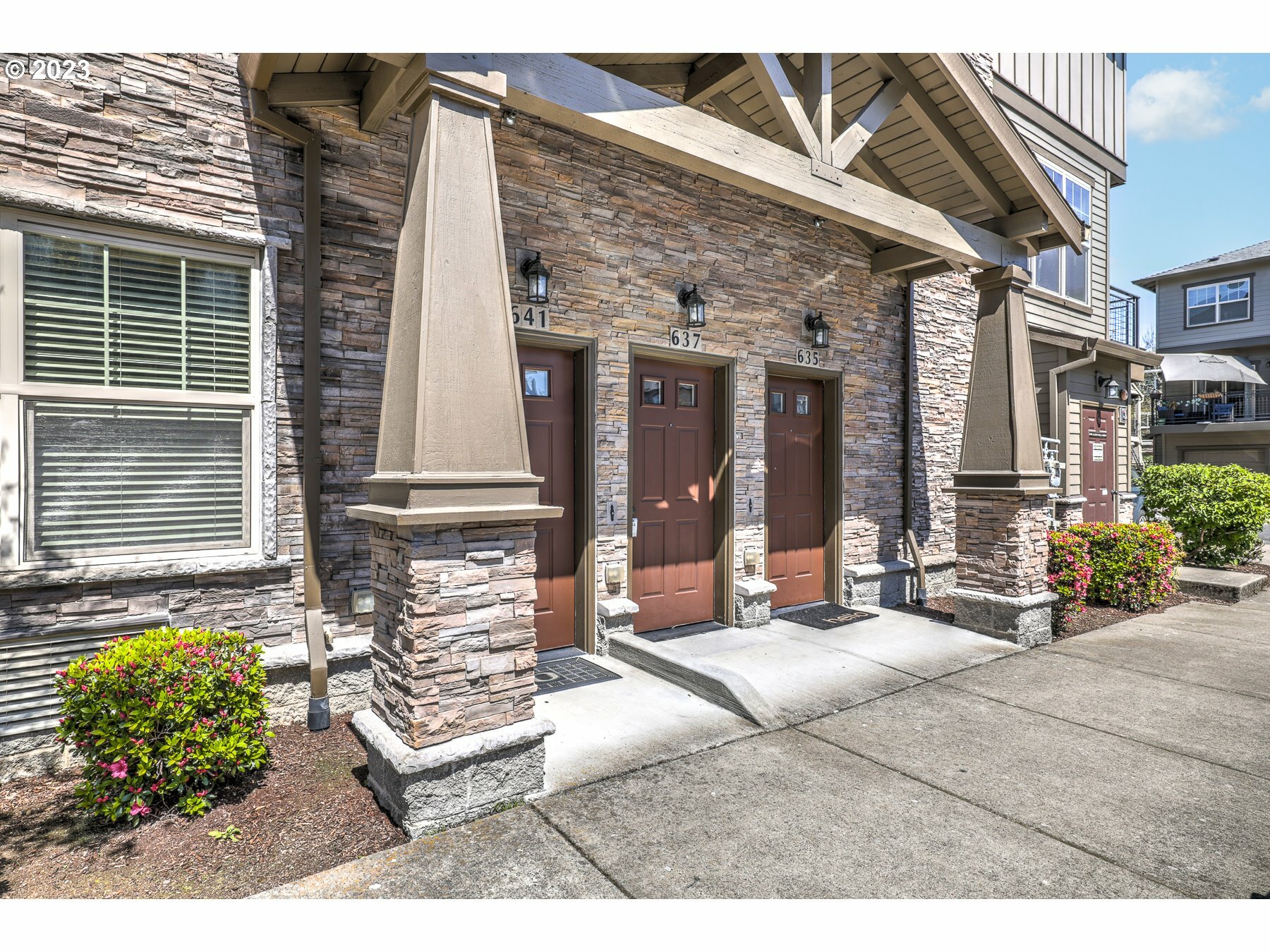 Property Photo: 637 NE Garswood Ln OR 97006