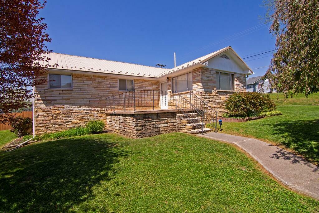 Property Photo:  425 Virginia St  WV 24910 