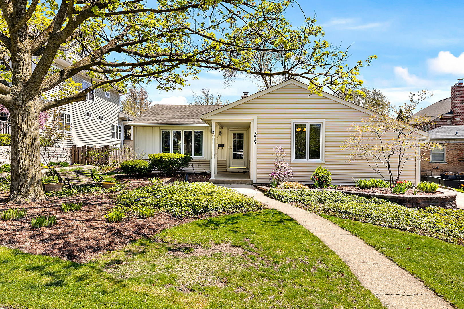 Property Photo:  375 Windsor Avenue  IL 60137 