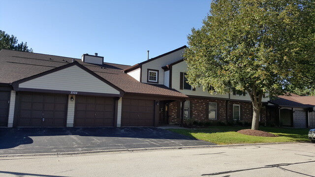 Property Photo: 2105 Lancaster Circle 202B IL 60565