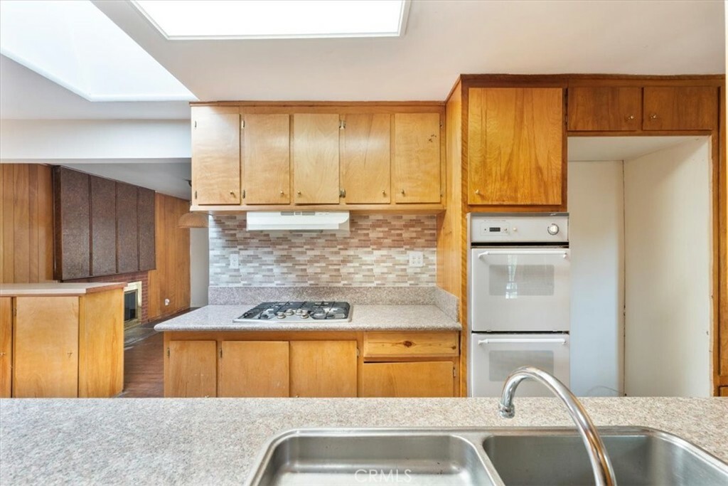 Property Photo: 13807 Runnymede Street CA 91405