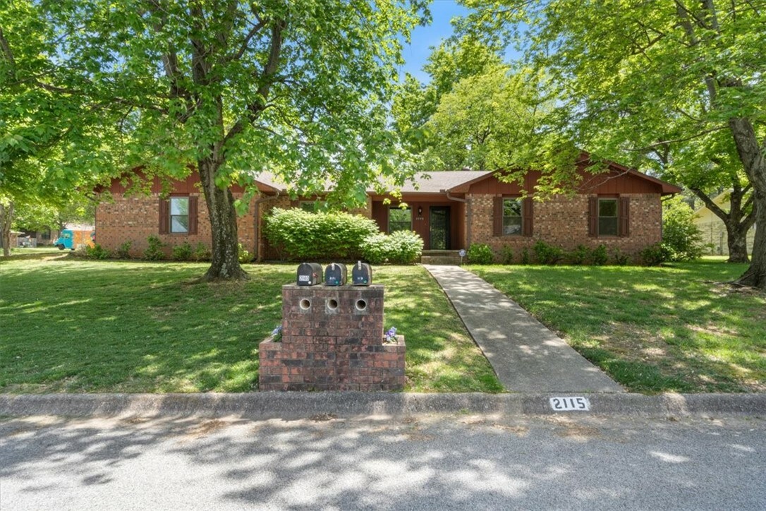 Property Photo: 2115 Jonquil Road AR 72703