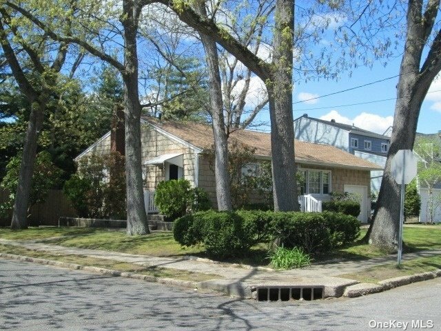 Property Photo: 403 N Greene Avenue NY 11757