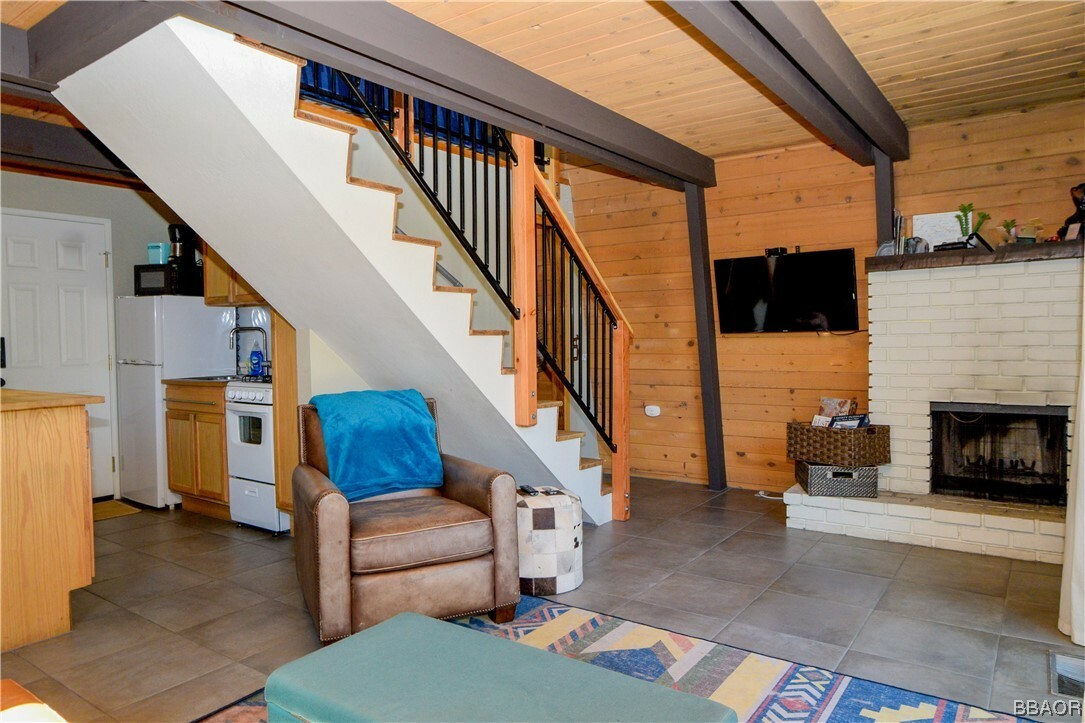 Property Photo: 125 E Starr Drive CA 92314