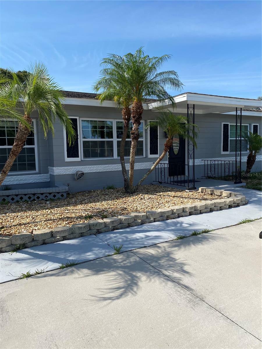 Property Photo: 5730 53rd Avenue N FL 33709