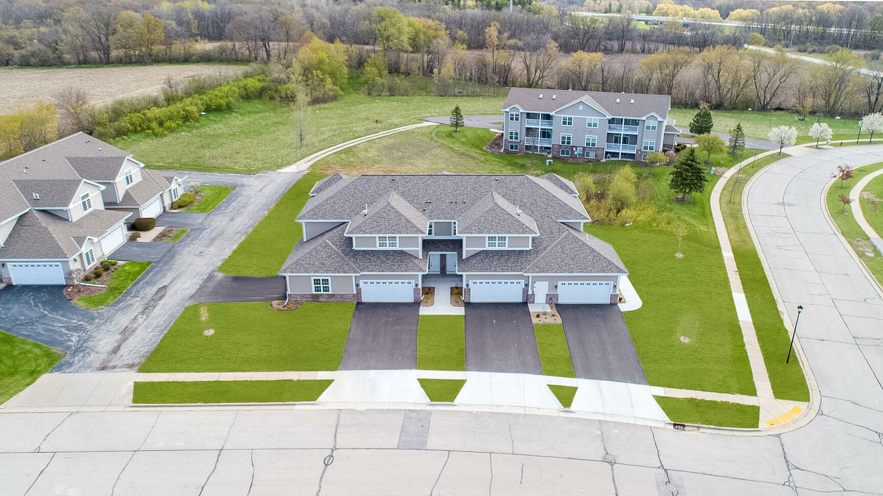 Property Photo: 704 Cardinal Ln 1403 WI 53149