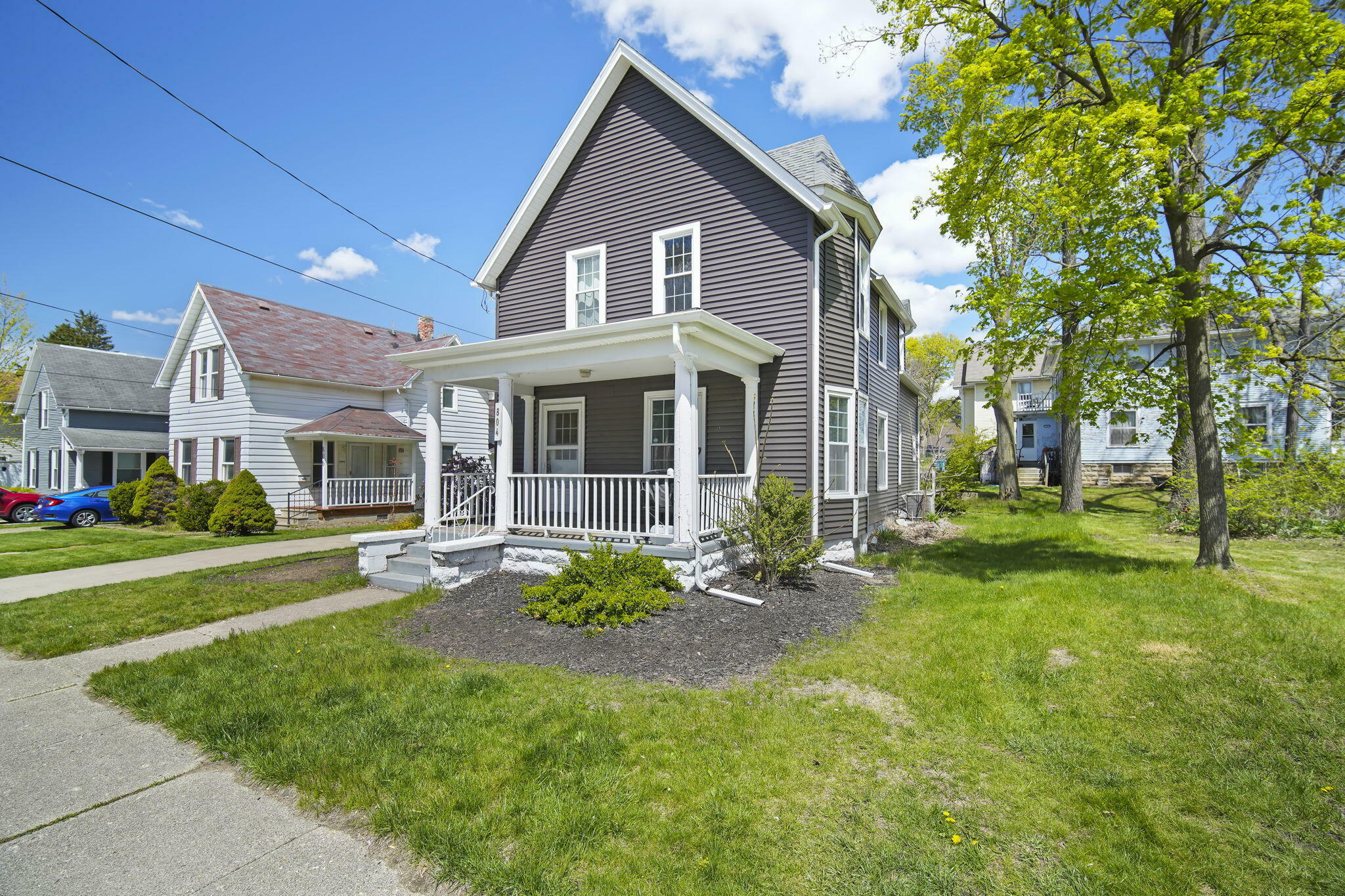 Property Photo: 804 W Washington Avenue MI 49203