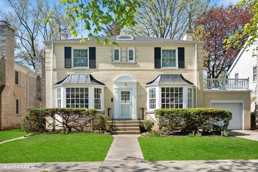 Property Photo:  6570 N Hiawatha Avenue  IL 60646 