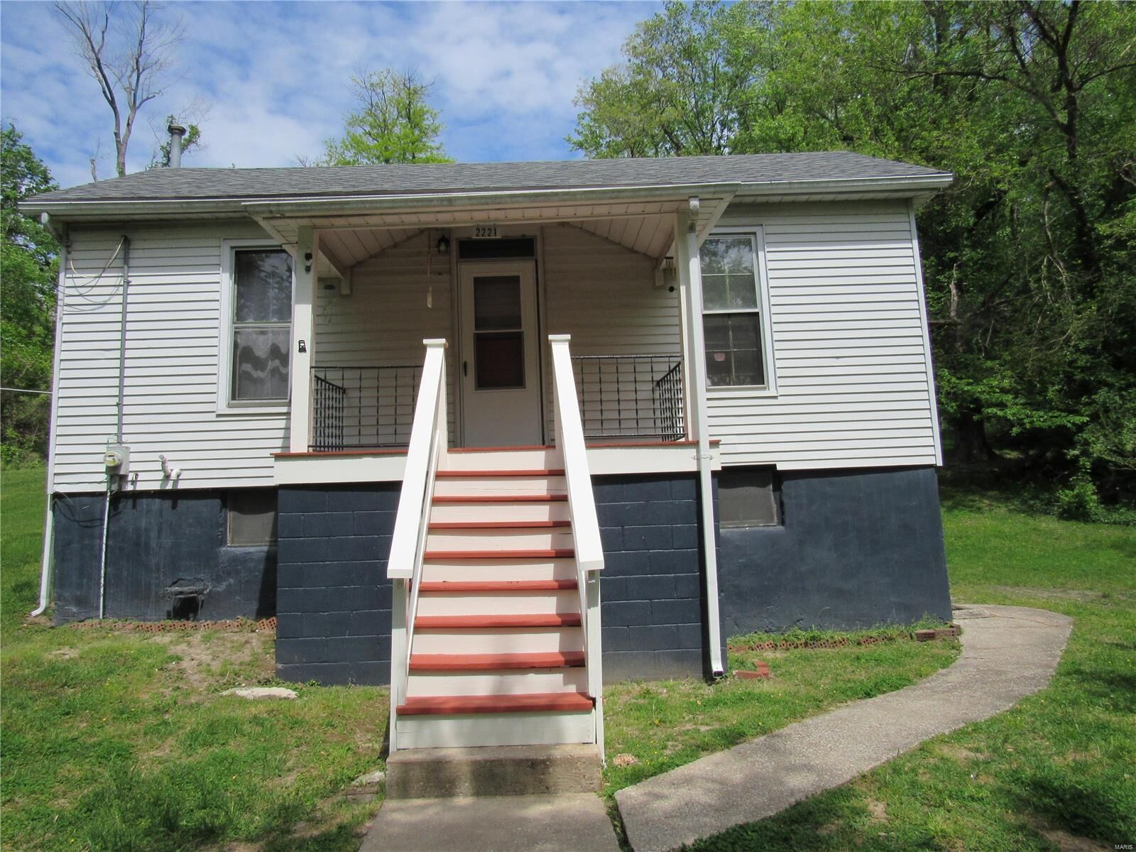 Property Photo:  2221 Belle Street  IL 62002 