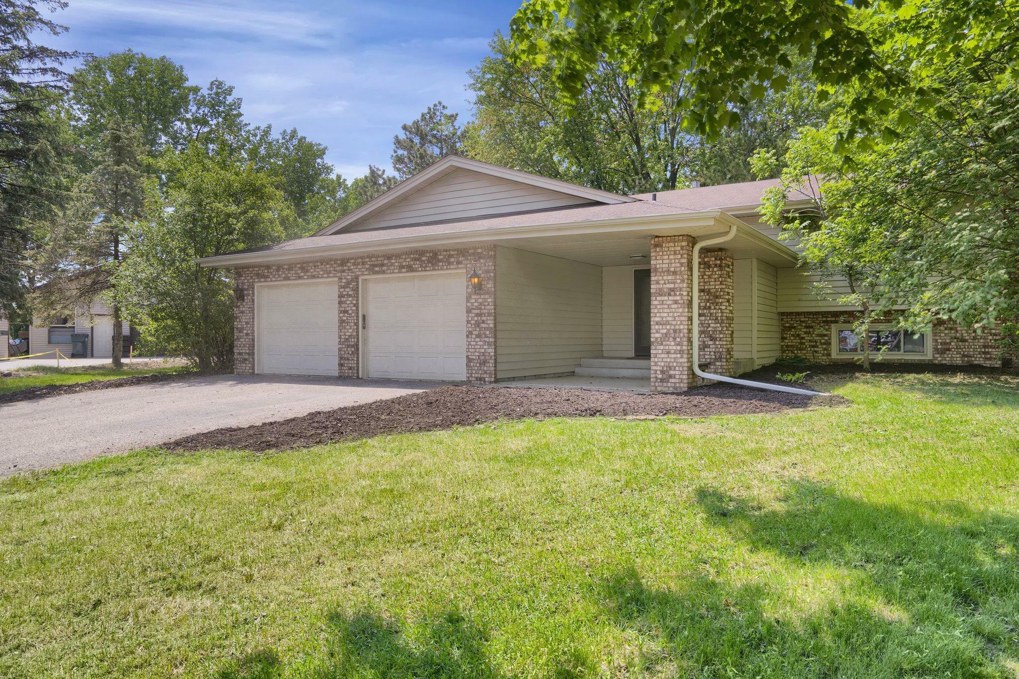 Property Photo:  871 Westview Court  MN 55126 