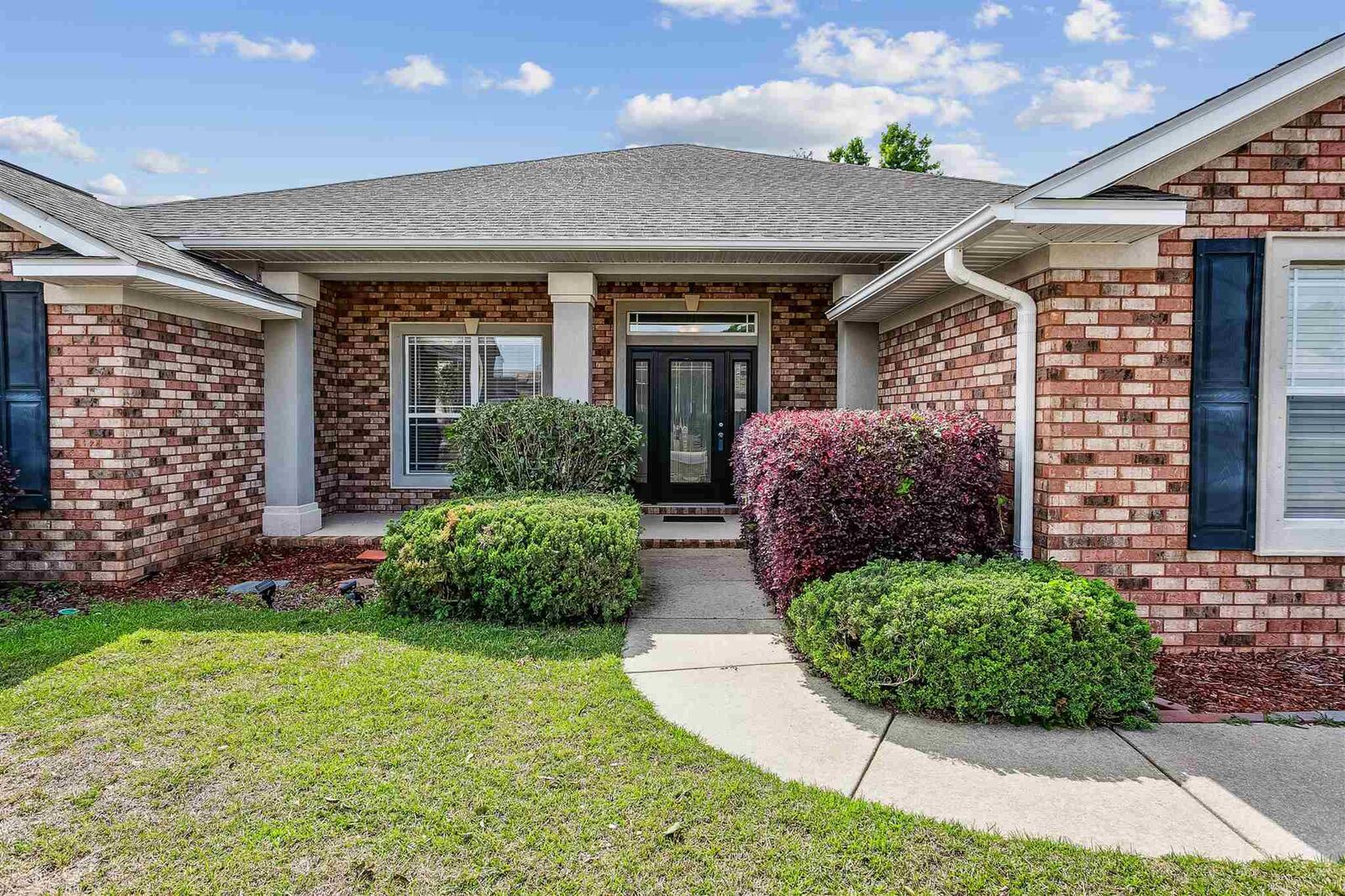 Property Photo: 4725 Pierce Ln FL 32571