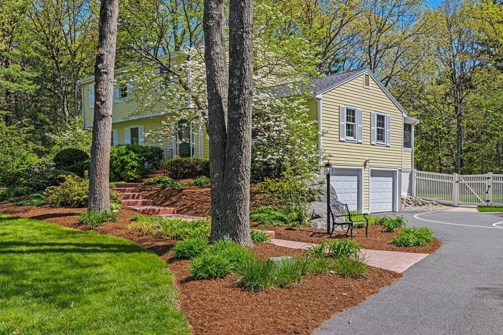 Property Photo: 52 Darby Dr MA 02048