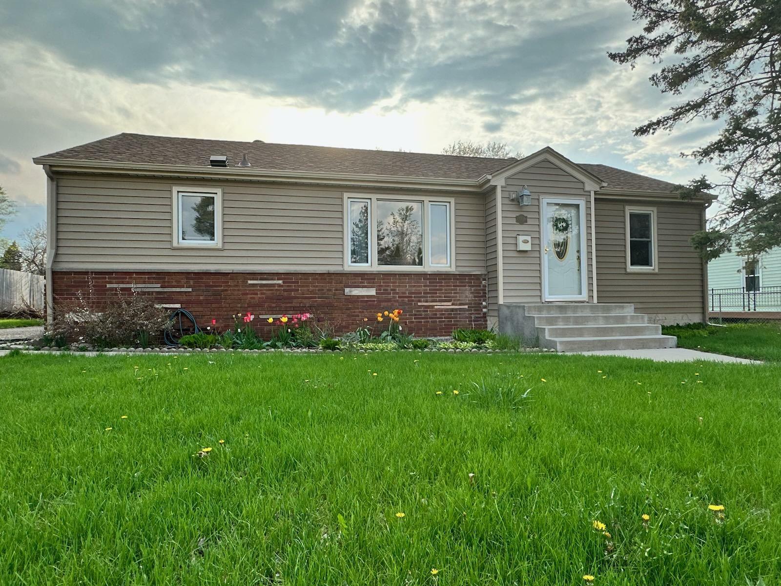 Property Photo: 1009 Marshall Avenue MN 55071