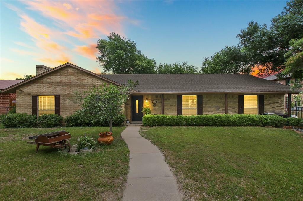 Property Photo:  1206 N Cedar Ridge Drive  TX 75116 