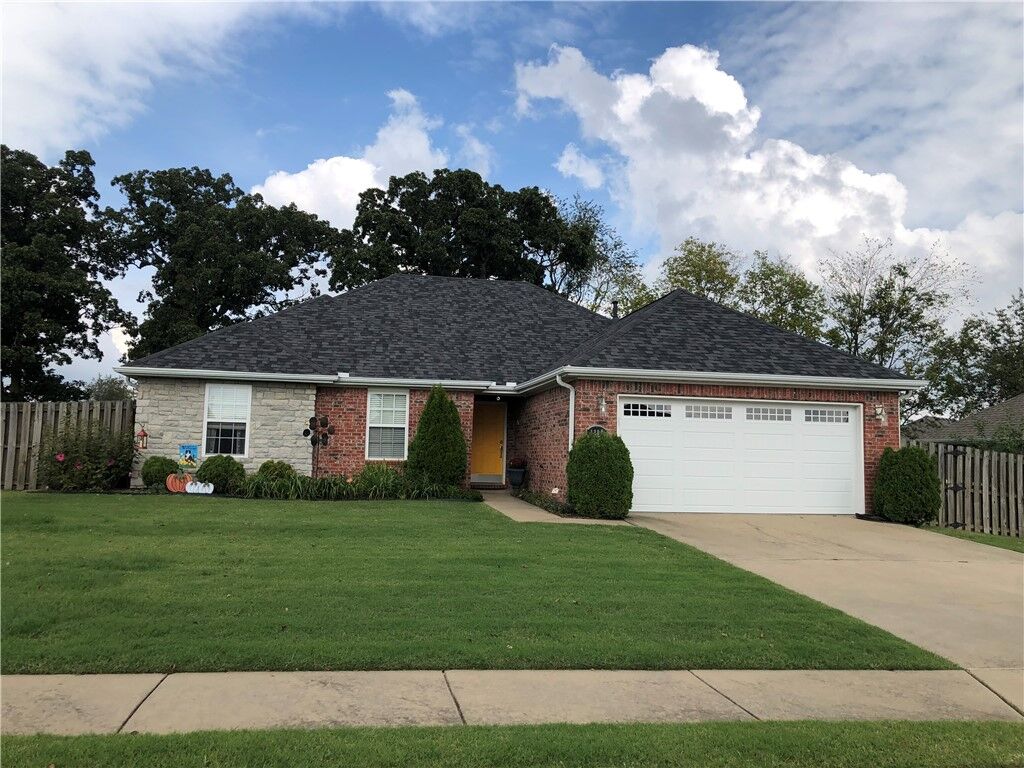 Property Photo: 1200 Shiraz Drive AR 72719