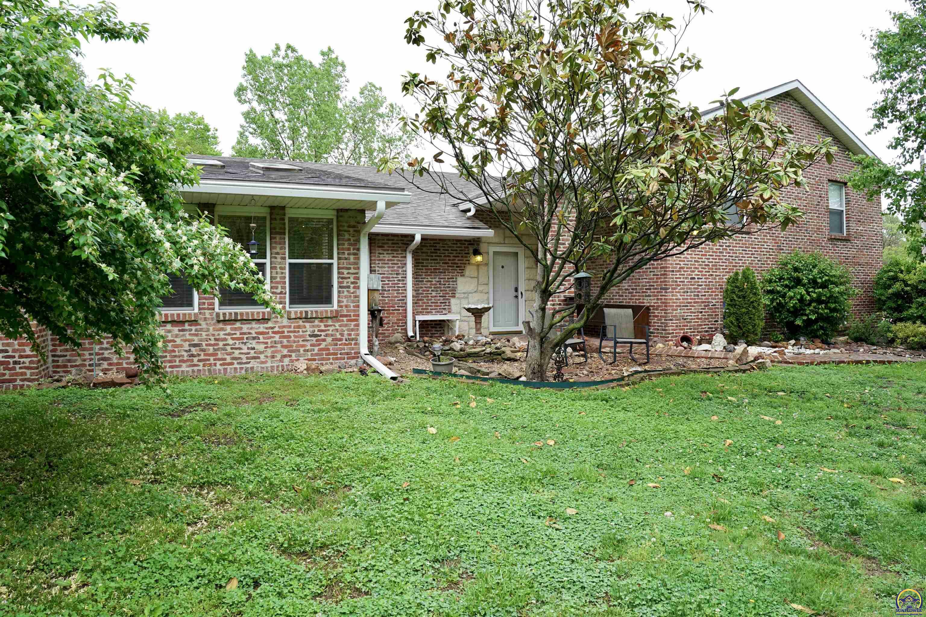 Property Photo:  5910 SE 10th St  KS 66542 