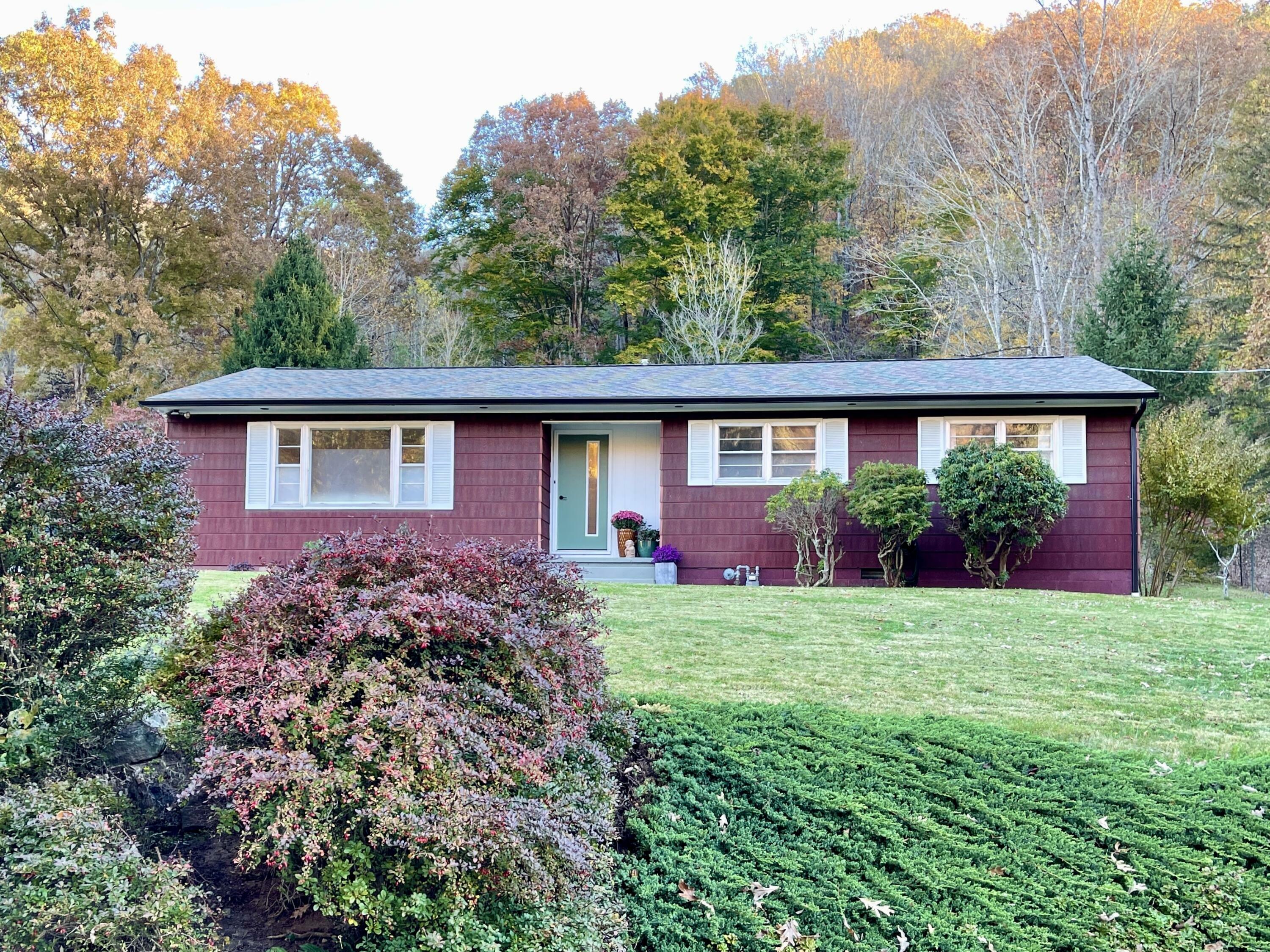 Property Photo:  1002 Terrace St  WV 25951 