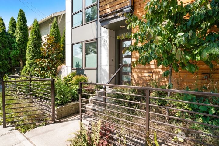 Property Photo:  1917 S 15th Avenue A  WA 98144 
