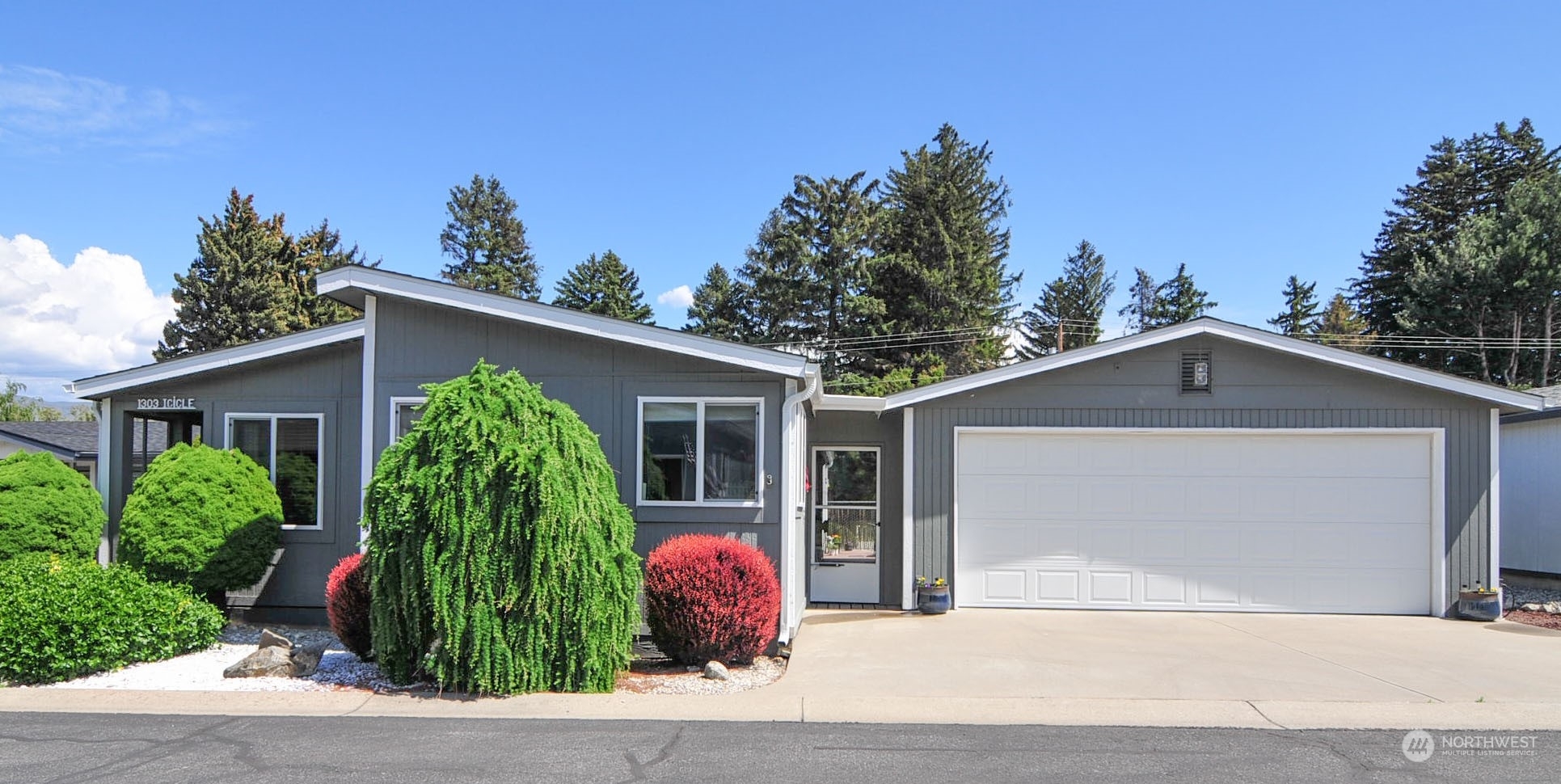 Property Photo:  1303 Icicle Place  WA 98801 