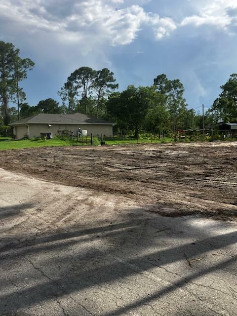 Property Photo:  2309 Johns Avenue  FL 33920 