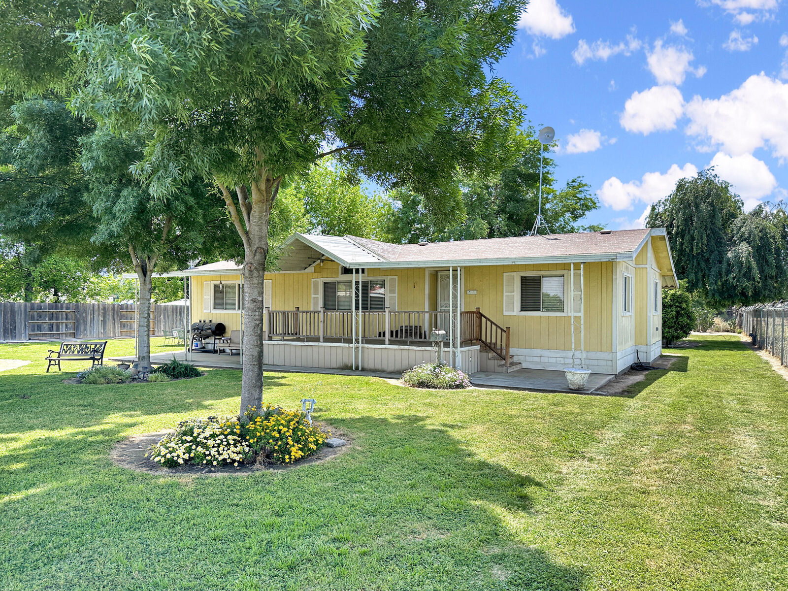 Property Photo: 15075 Oscar Avenue CA 93292