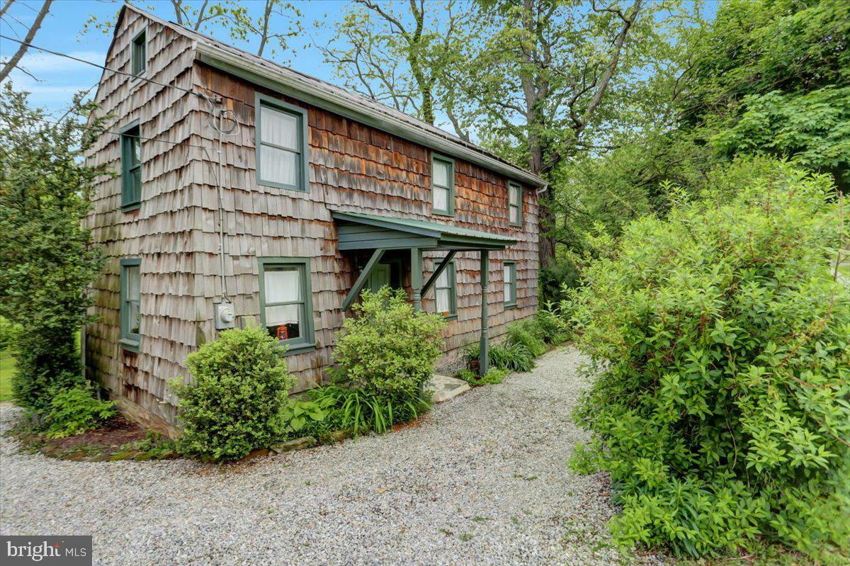 Property Photo:  1850 County Line Road  PA 17372 