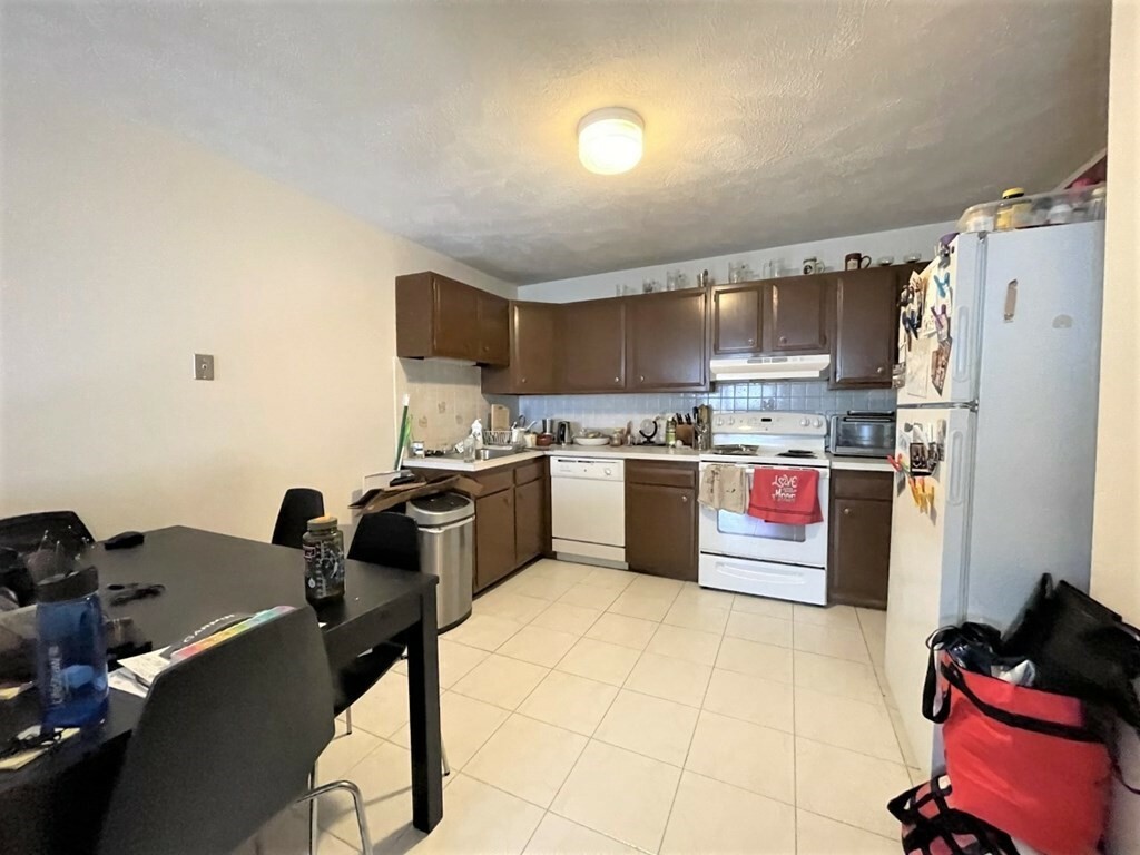 Property Photo: 6 McLean Pl 5 MA 02140