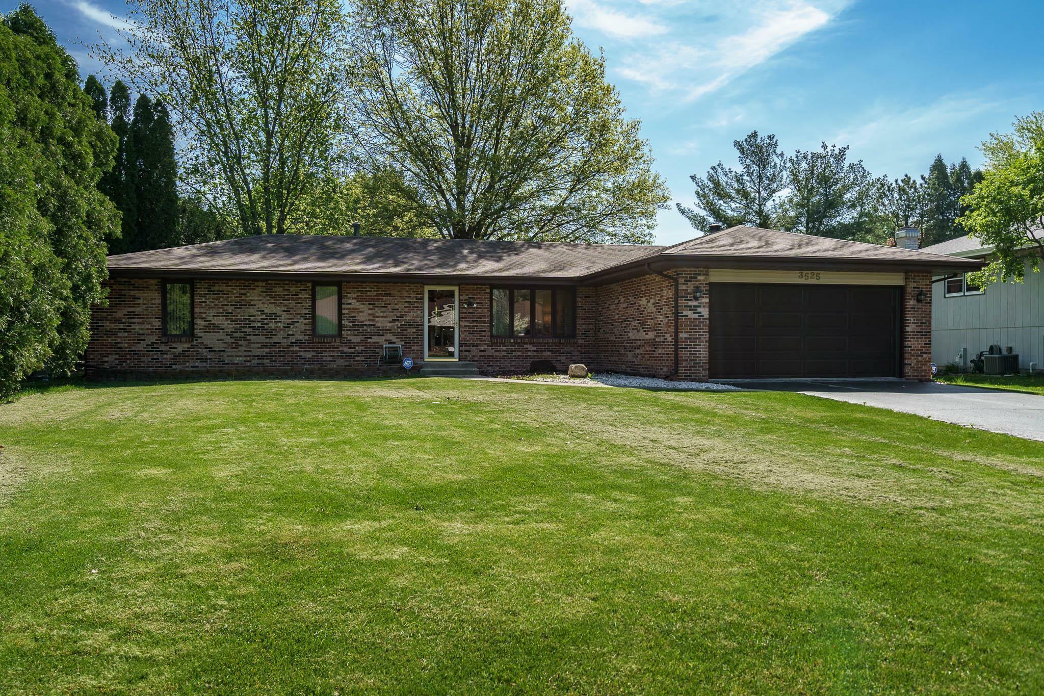 Property Photo: 3525 Lansdale Drive IL 61114