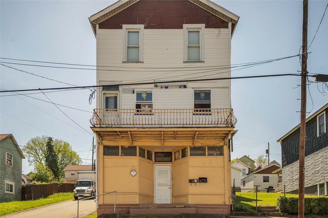 Property Photo:  901 Meadow Avenue  PA 15022 