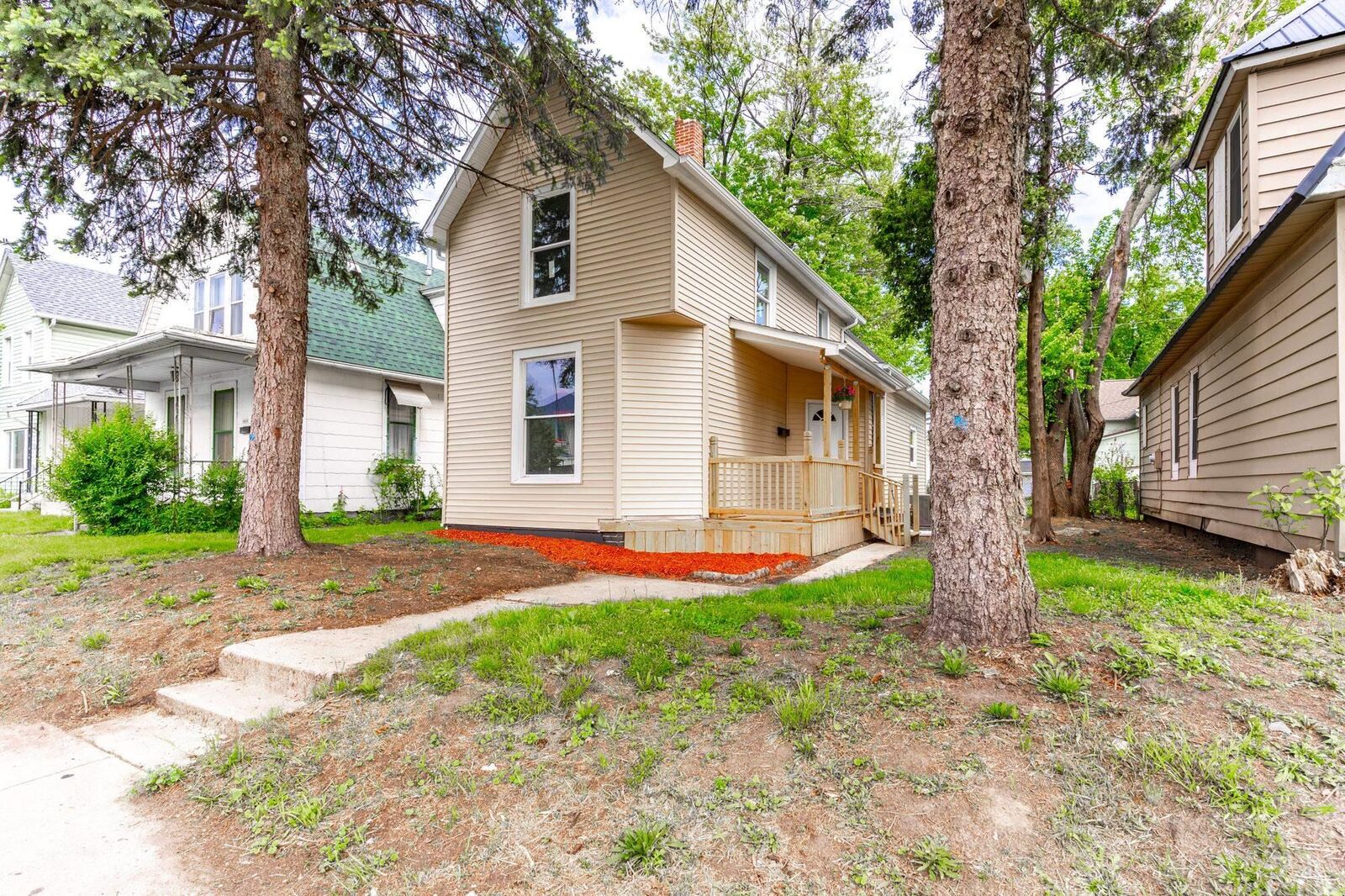 Property Photo:  1408 Taylor Street  IN 46802-4311 