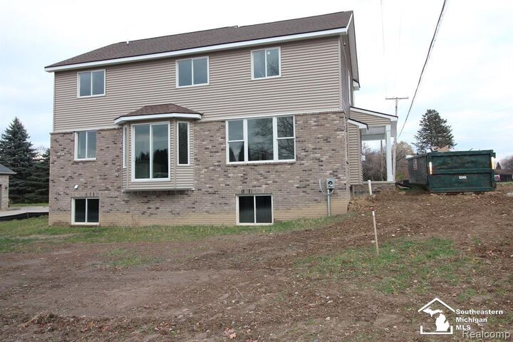 Property Photo: 8082 Hunters Ridge Drive MI 48166-7803