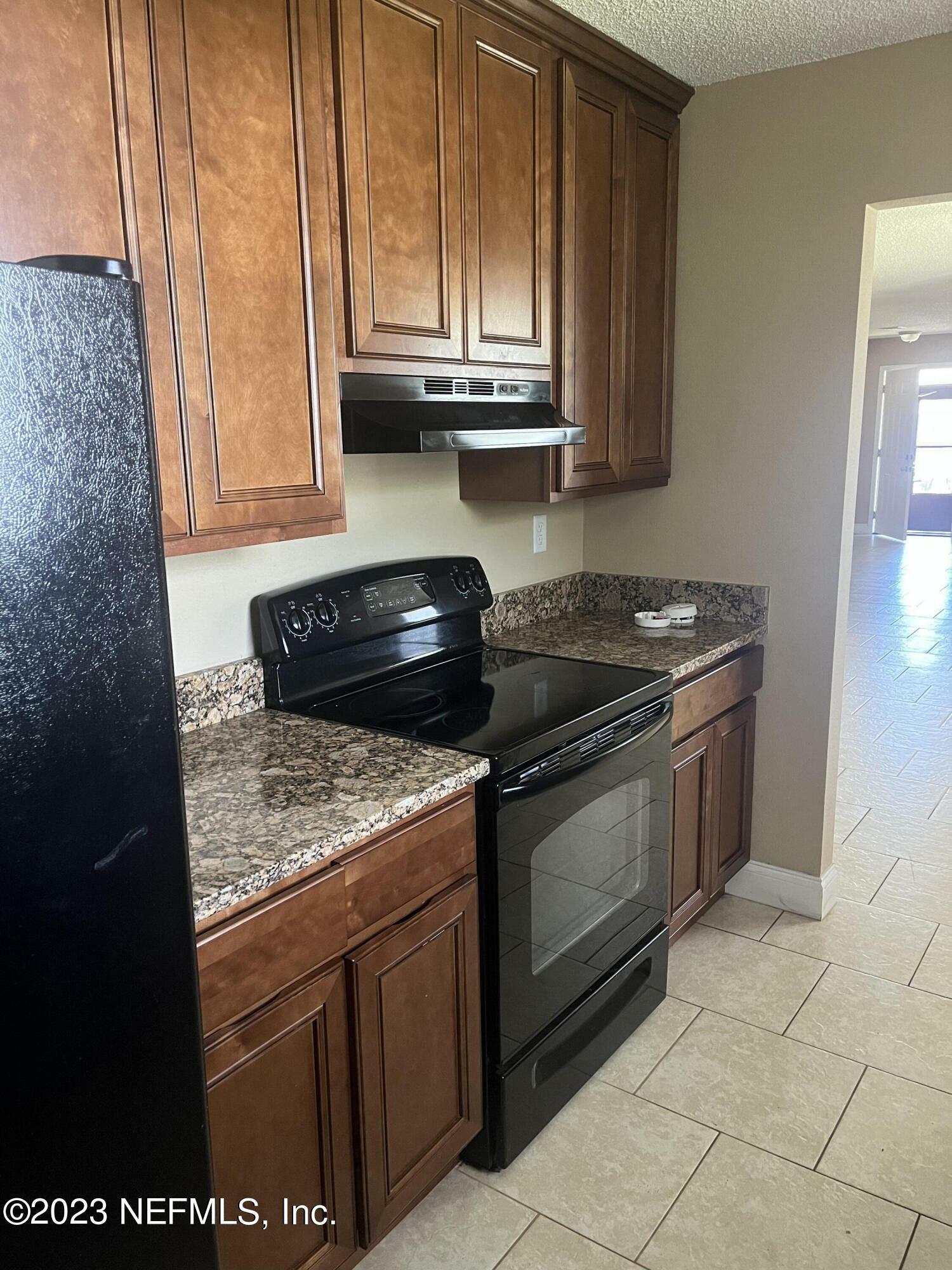 Property Photo: 1705 Gillis St FL 32177