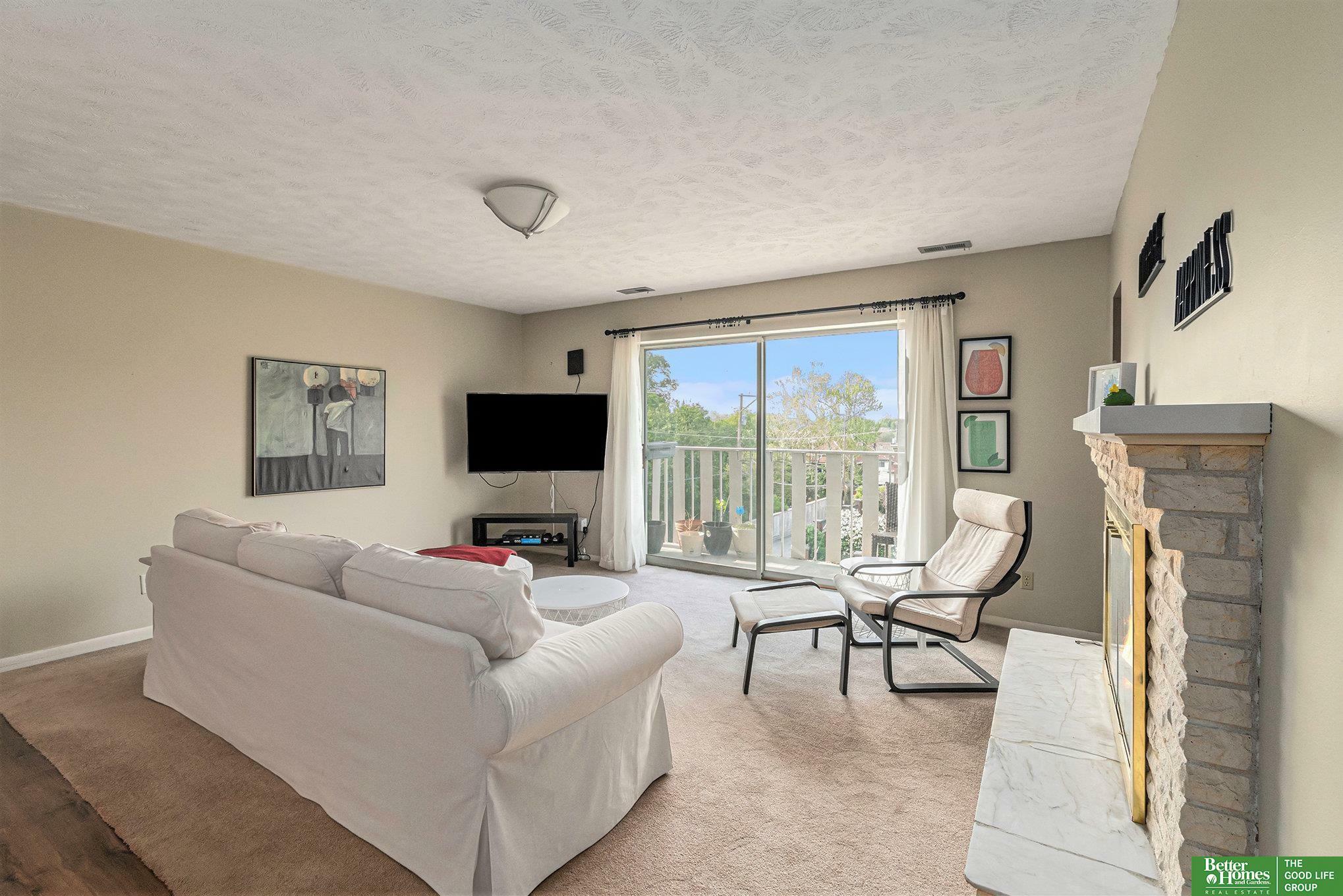 Property Photo: 500 S 37th 204 NE 68105